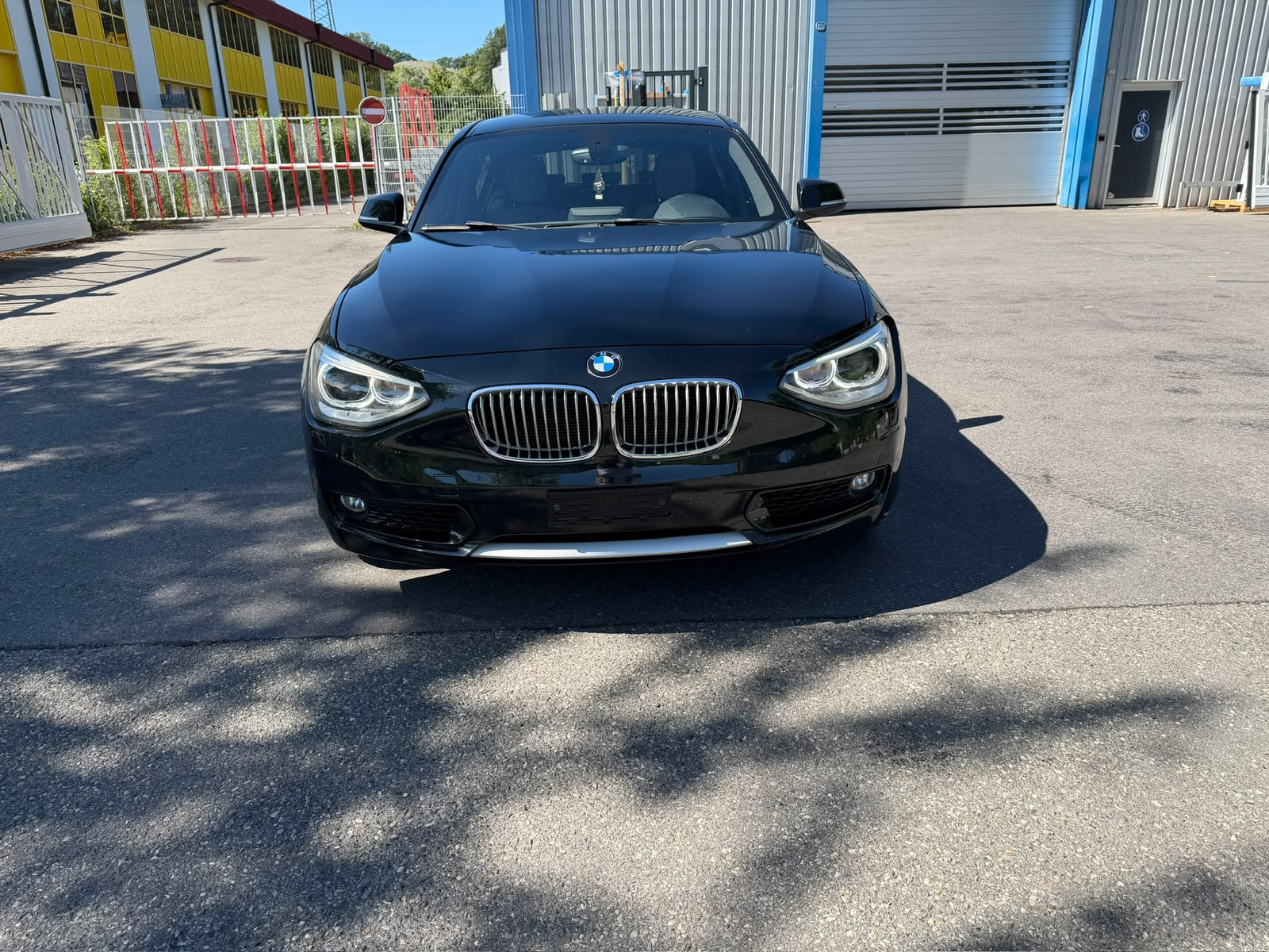 BMW 118i Urban Line Steptronic-image-1