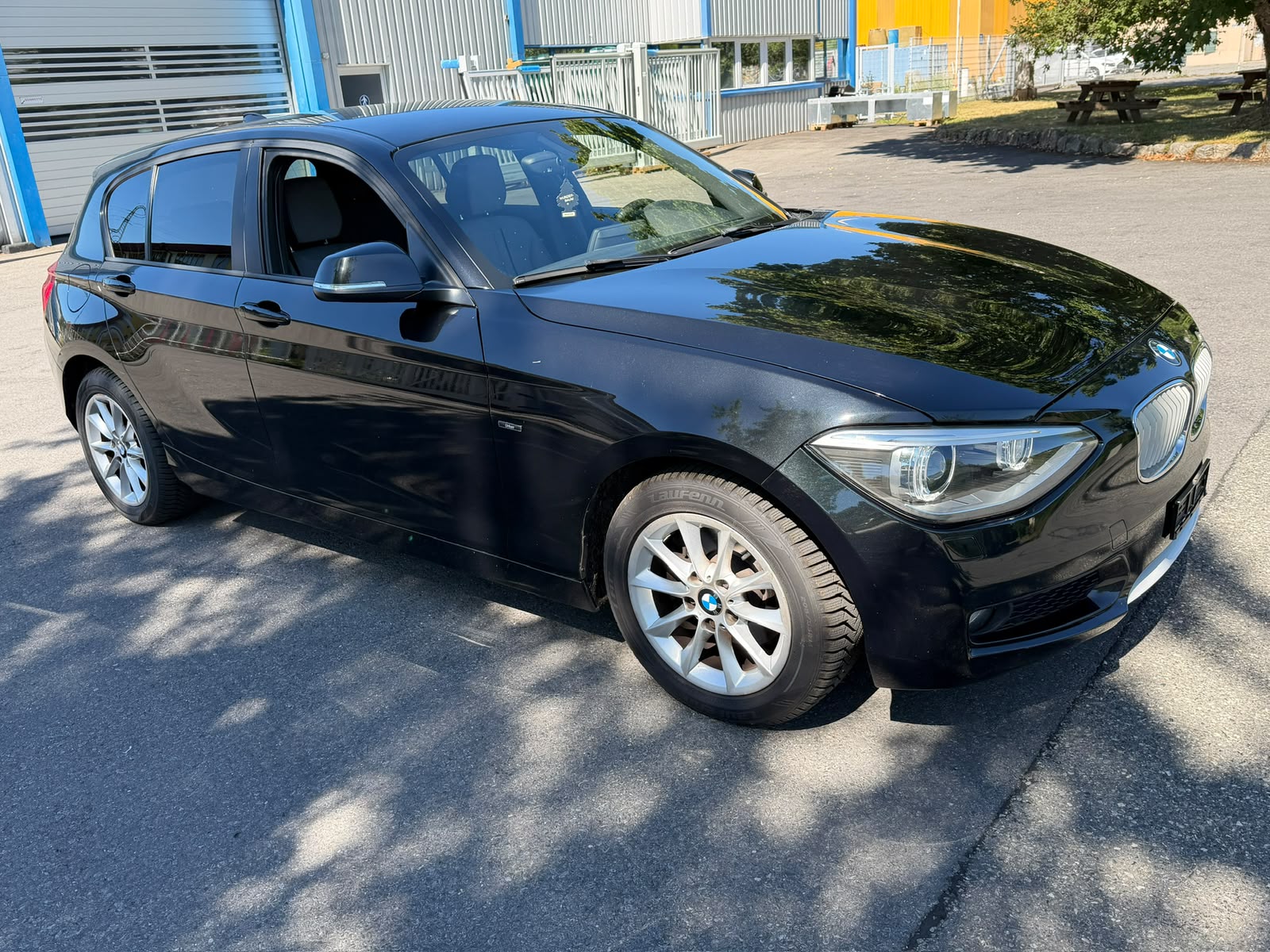 BMW 118i Urban Line Steptronic-image-0
