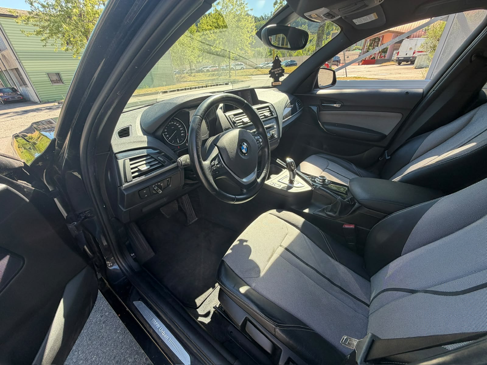 BMW 118i Urban Line Steptronic-image-11