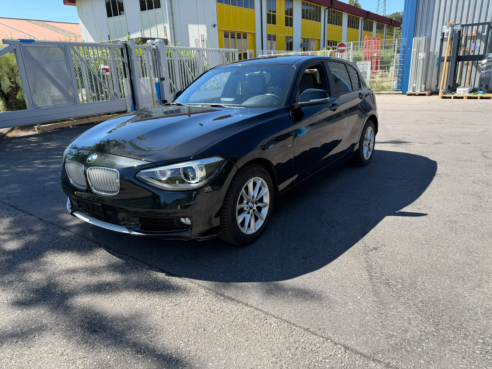 BMW 118i Urban Line Steptronic-image-2