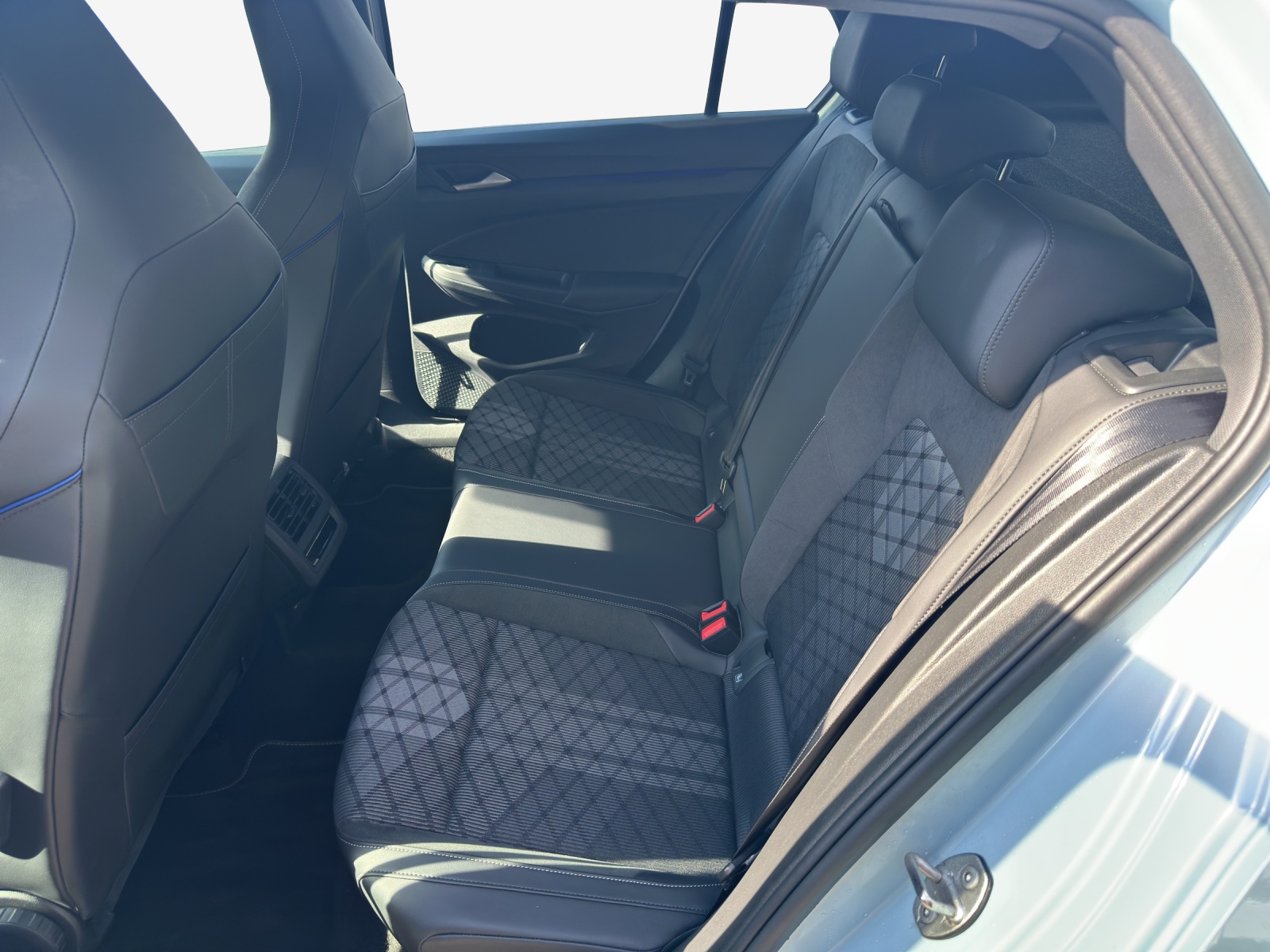 VW Golf 1.5 e TSI mHEV R-Line DSG-image-11