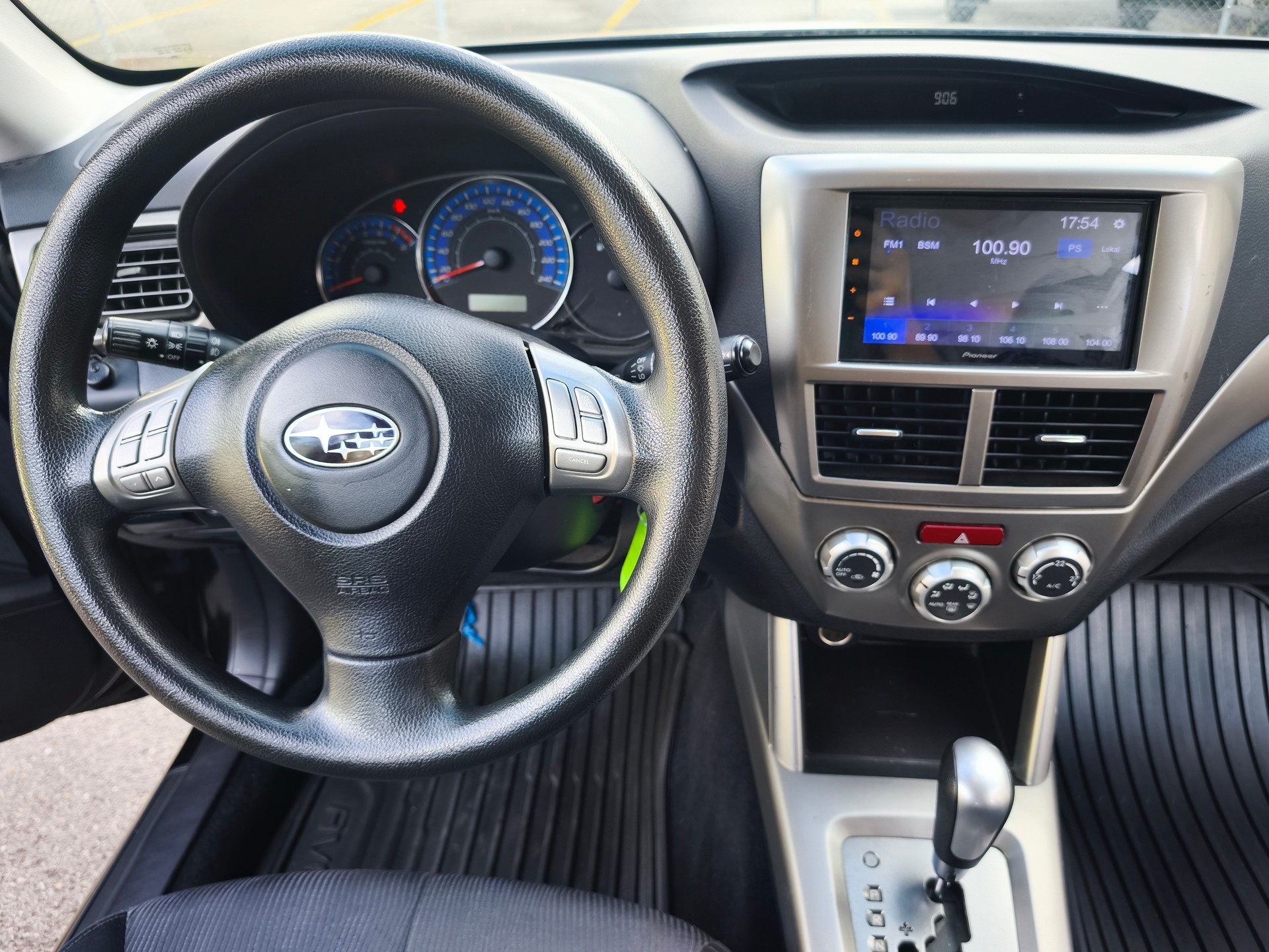 SUBARU Forester 2.0XS Comfort Celebration Automatic-image-8