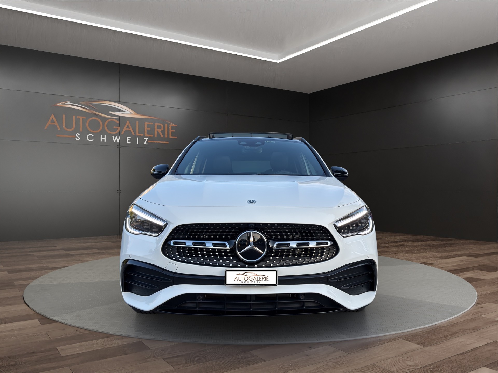 MERCEDES-BENZ GLA 250e AMG Line 8G-DCT | CH | MSI+ Garantie 01/2027 | Gratis Service | WIE NEU | Pano | AHK |-image-7