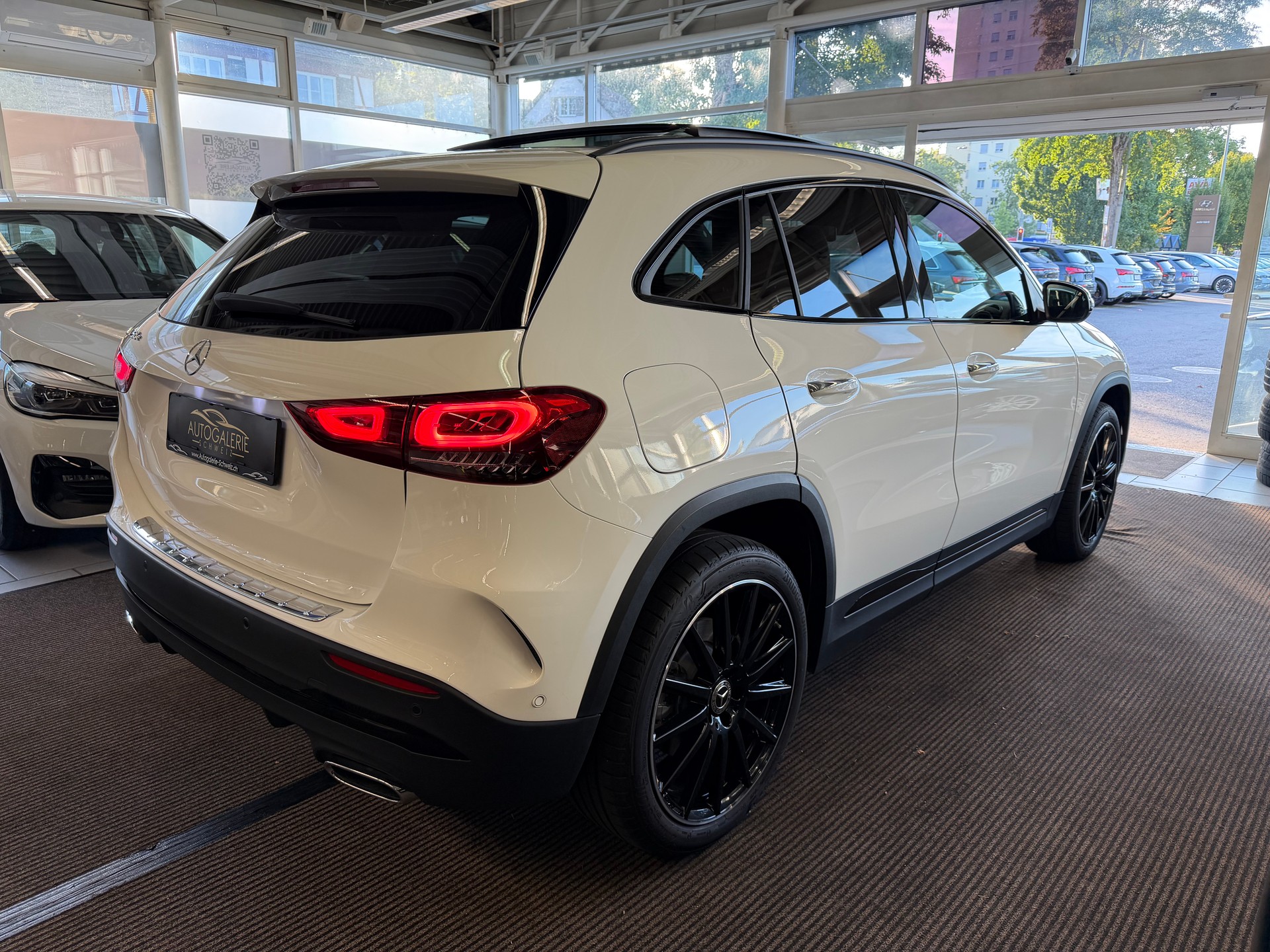 MERCEDES-BENZ GLA 250e AMG Line 8G-DCT | CH | MSI+ Garantie 01/2027 | Gratis Service | WIE NEU | Pano | AHK |-image-30