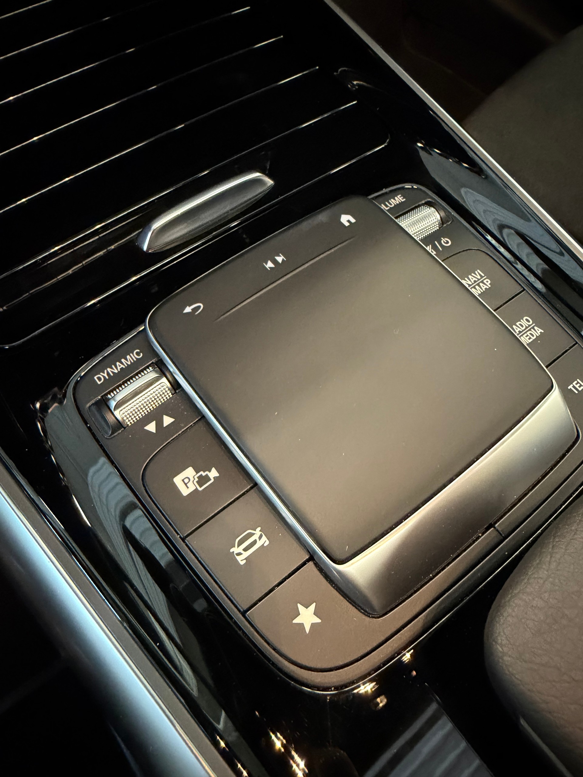 MERCEDES-BENZ GLA 250e AMG Line 8G-DCT | CH | MSI+ Garantie 01/2027 | Gratis Service | WIE NEU | Pano | AHK |-image-15