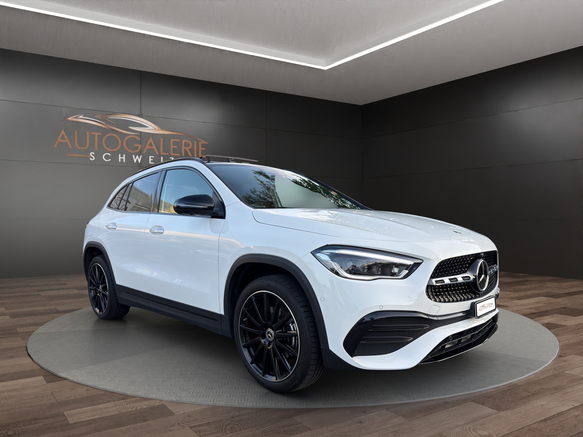 MERCEDES-BENZ GLA 250e AMG Line 8G-DCT | CH | MSI+ Garantie 01/2027 | Gratis Service | WIE NEU | Pano | AHK |-image-6