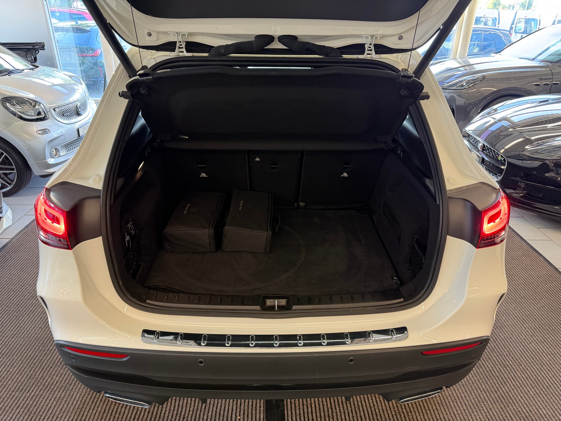MERCEDES-BENZ GLA 250e AMG Line 8G-DCT | CH | MSI+ Garantie 01/2027 | Gratis Service | WIE NEU | Pano | AHK |-image-25