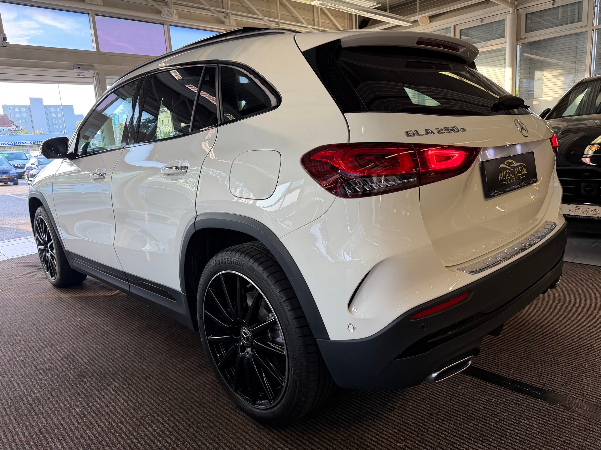 MERCEDES-BENZ GLA 250e AMG Line 8G-DCT | CH | MSI+ Garantie 01/2027 | Gratis Service | WIE NEU | Pano | AHK |-image-23