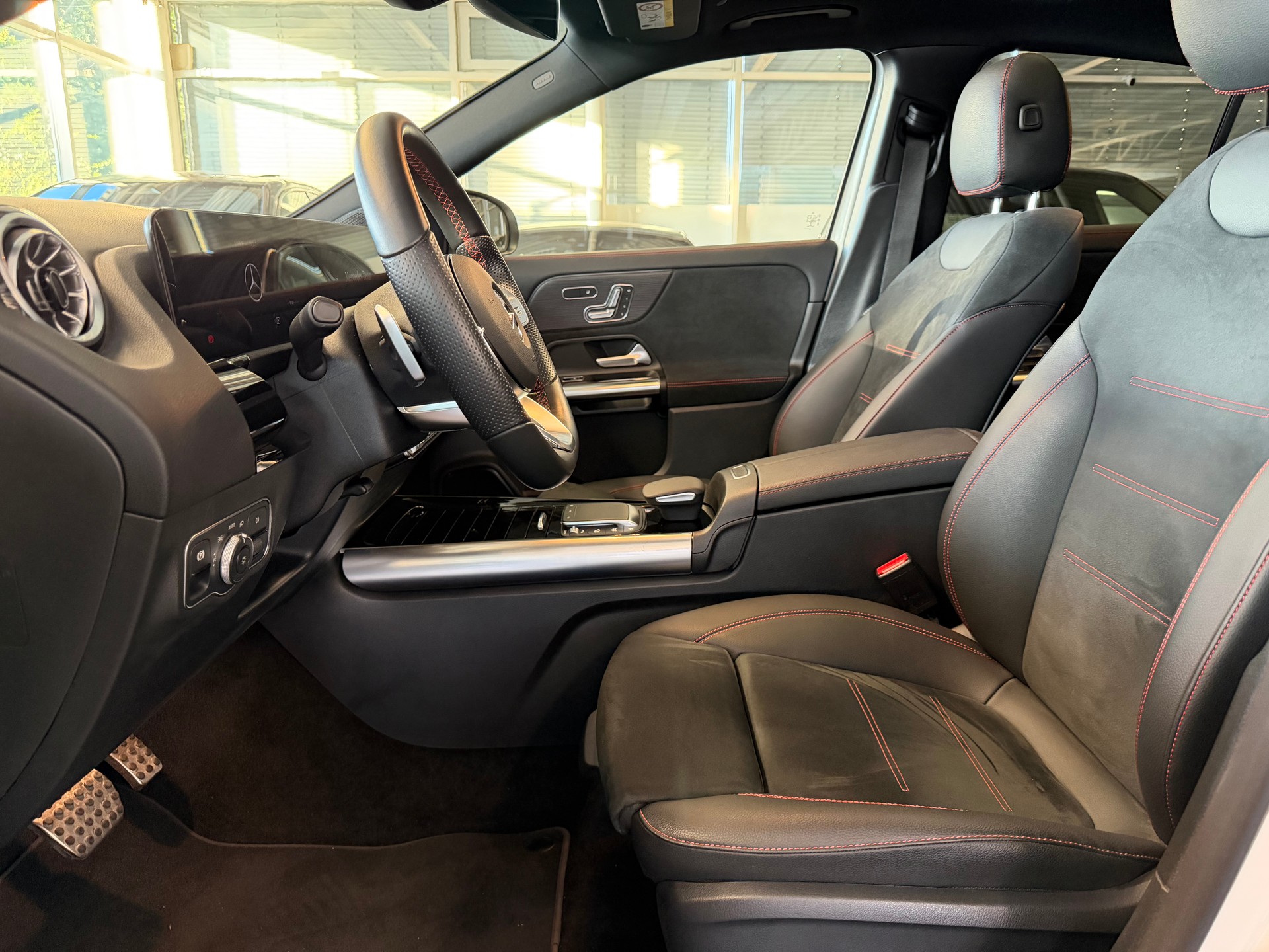 MERCEDES-BENZ GLA 250e AMG Line 8G-DCT | CH | MSI+ Garantie 01/2027 | Gratis Service | WIE NEU | Pano | AHK |-image-10