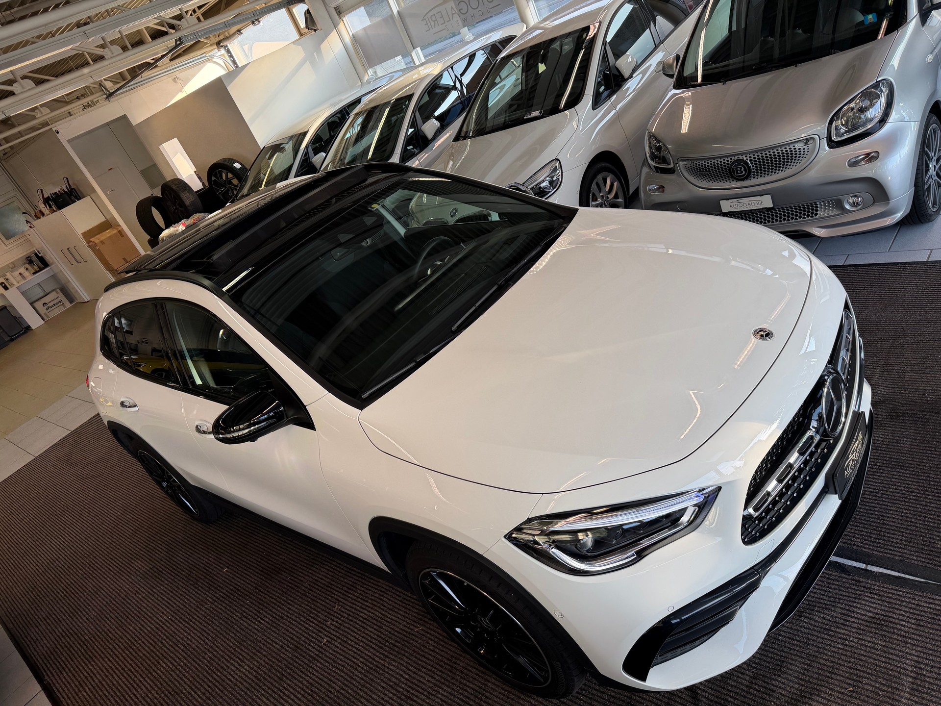 MERCEDES-BENZ GLA 250e AMG Line 8G-DCT | CH | MSI+ Garantie 01/2027 | Gratis Service | WIE NEU | Pano | AHK |-image-39