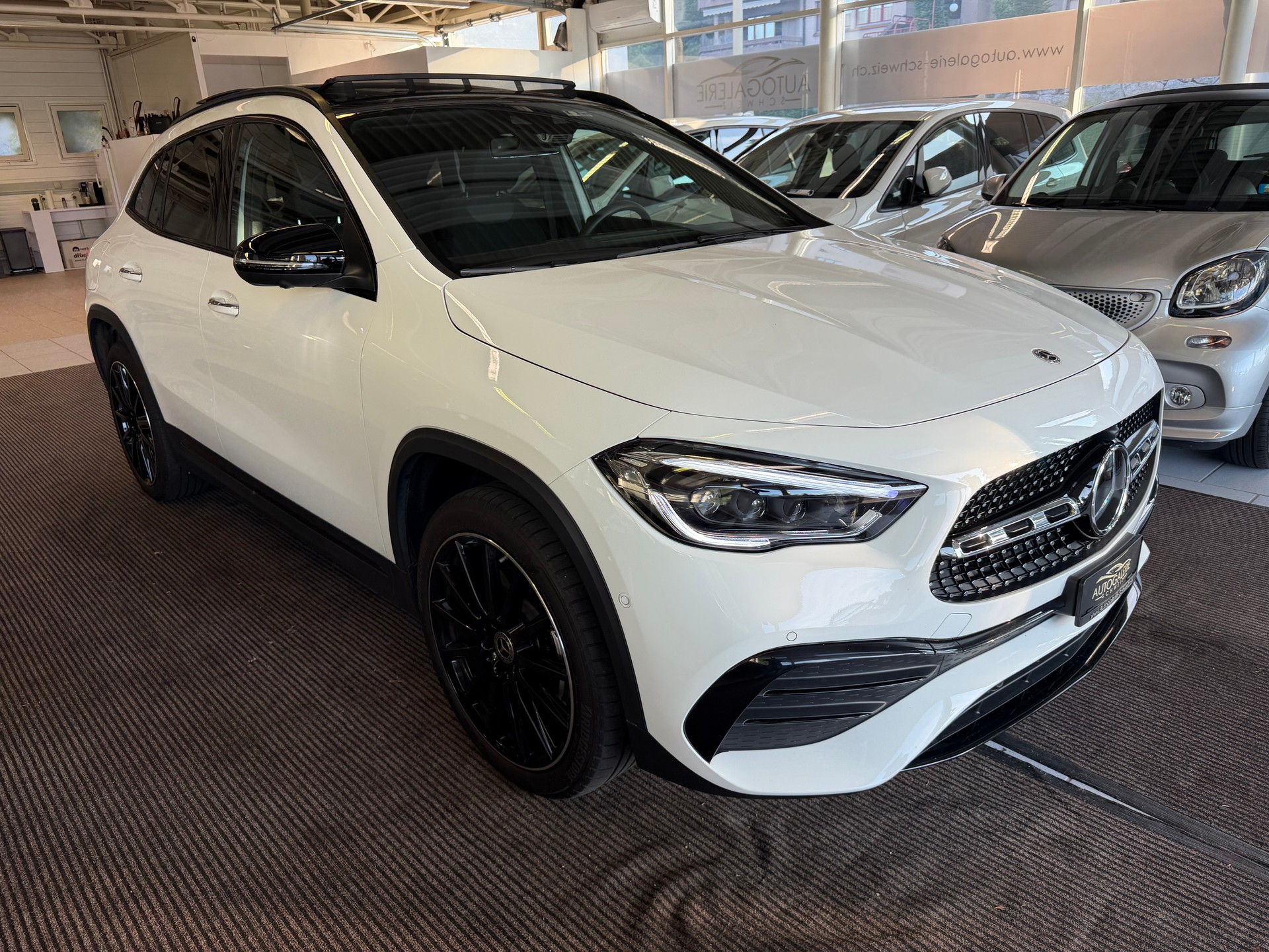 MERCEDES-BENZ GLA 250e AMG Line 8G-DCT | CH | MSI+ Garantie 01/2027 | Gratis Service | WIE NEU | Pano | AHK |-image-37