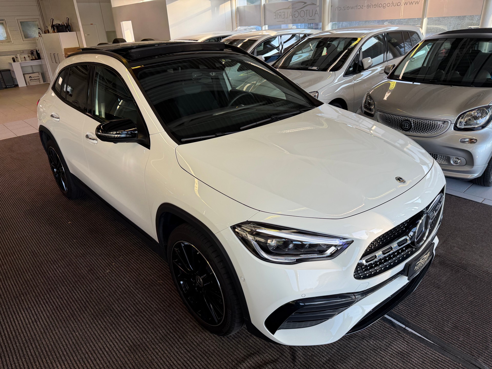 MERCEDES-BENZ GLA 250e AMG Line 8G-DCT | CH | MSI+ Garantie 01/2027 | Gratis Service | WIE NEU | Pano | AHK |-image-38