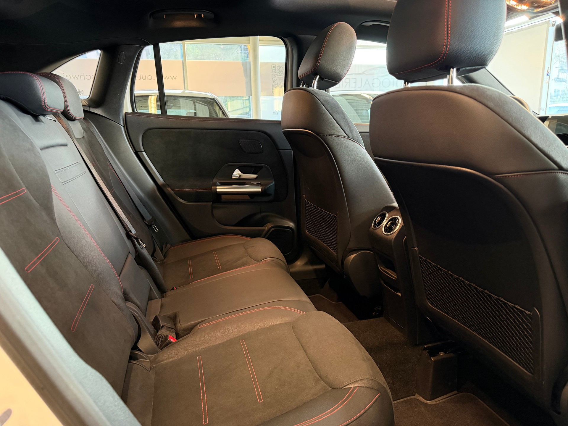 MERCEDES-BENZ GLA 250e AMG Line 8G-DCT | CH | MSI+ Garantie 01/2027 | Gratis Service | WIE NEU | Pano | AHK |-image-32