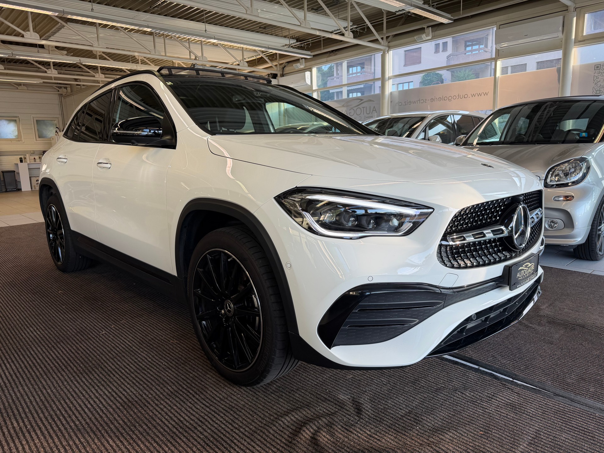 MERCEDES-BENZ GLA 250e AMG Line 8G-DCT | CH | MSI+ Garantie 01/2027 | Gratis Service | WIE NEU | Pano | AHK |-image-36