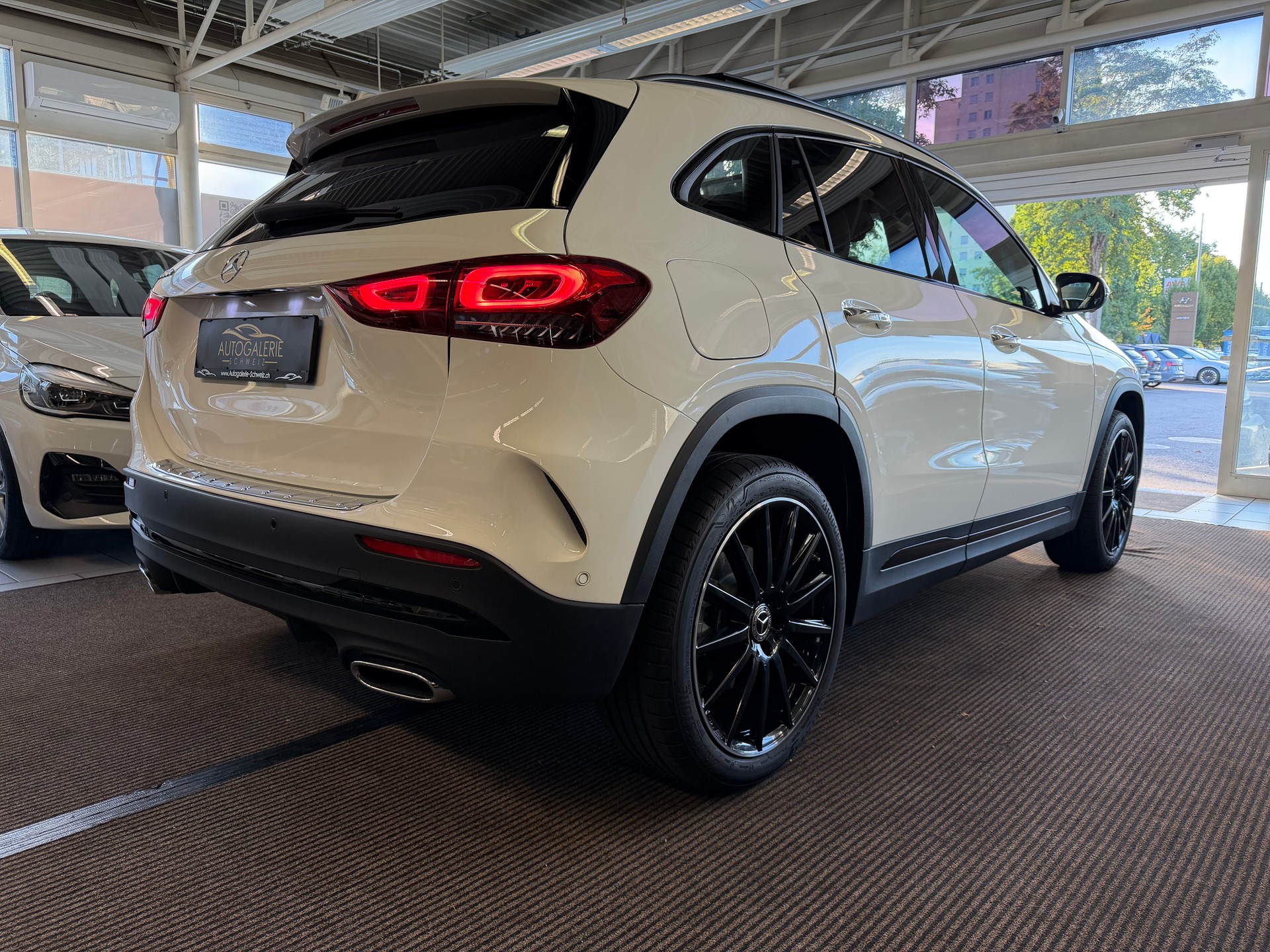 MERCEDES-BENZ GLA 250e AMG Line 8G-DCT | CH | MSI+ Garantie 01/2027 | Gratis Service | WIE NEU | Pano | AHK |-image-29