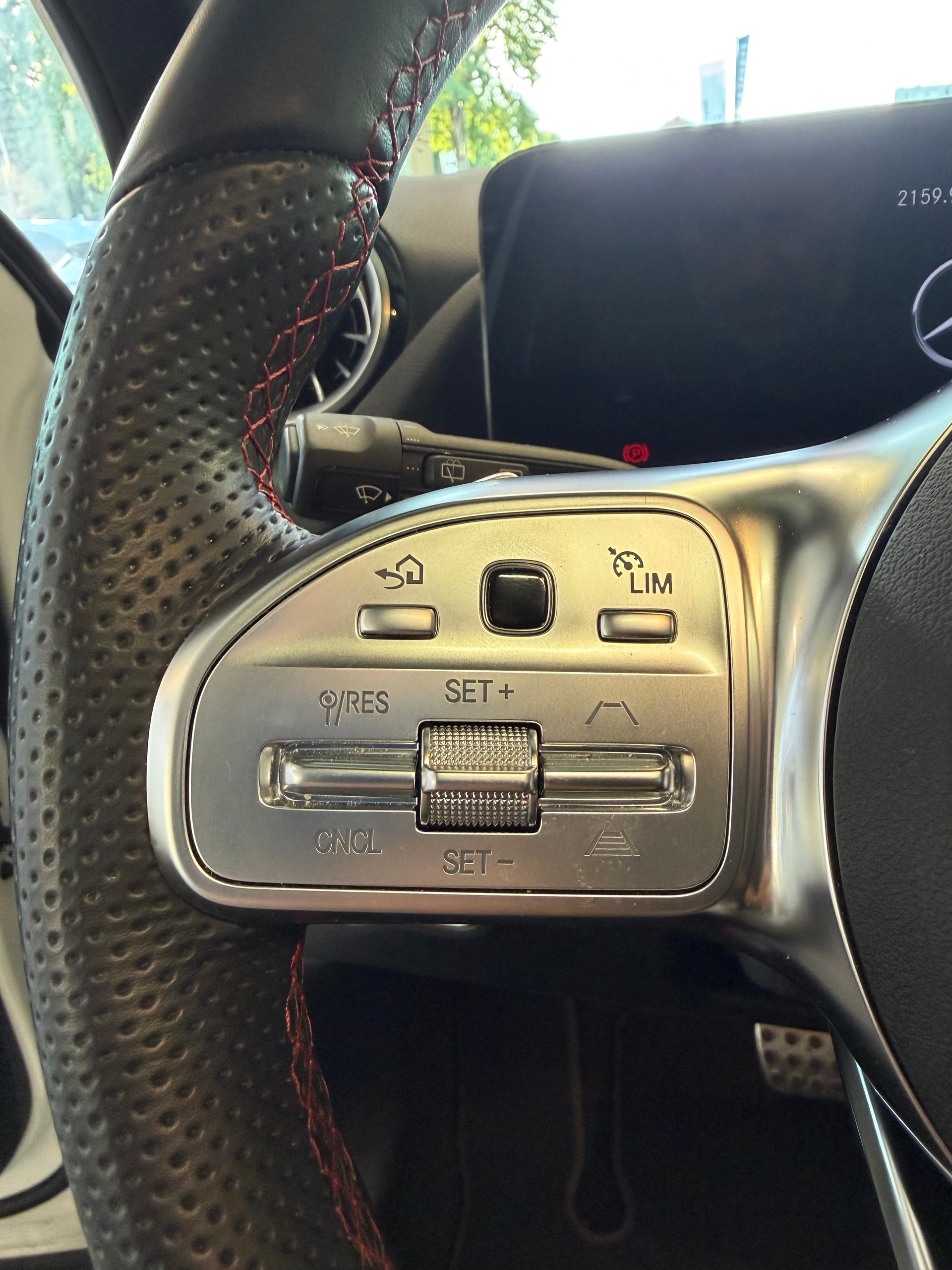 MERCEDES-BENZ GLA 250e AMG Line 8G-DCT | CH | MSI+ Garantie 01/2027 | Gratis Service | WIE NEU | Pano | AHK |-image-14