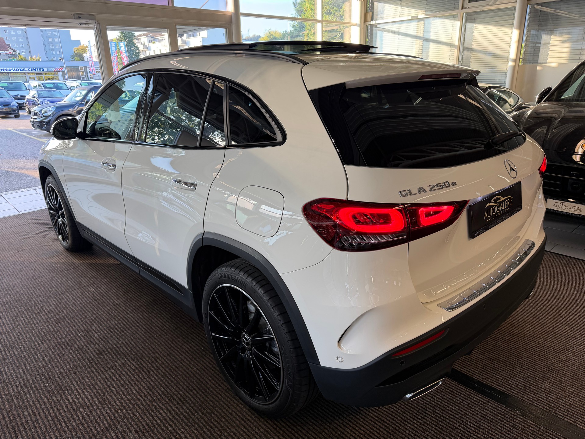 MERCEDES-BENZ GLA 250e AMG Line 8G-DCT | CH | MSI+ Garantie 01/2027 | Gratis Service | WIE NEU | Pano | AHK |-image-24