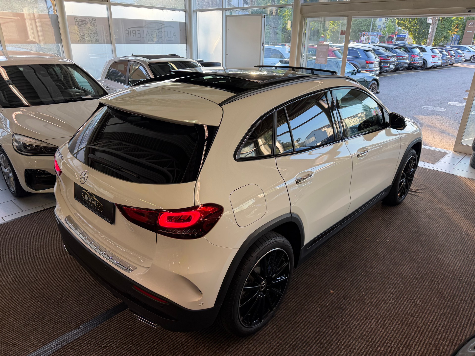 MERCEDES-BENZ GLA 250e AMG Line 8G-DCT | CH | MSI+ Garantie 01/2027 | Gratis Service | WIE NEU | Pano | AHK |-image-31