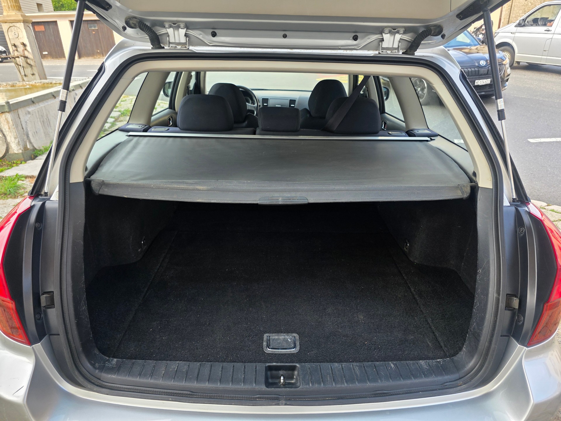 SUBARU Legacy 2.0i AWD-image-11