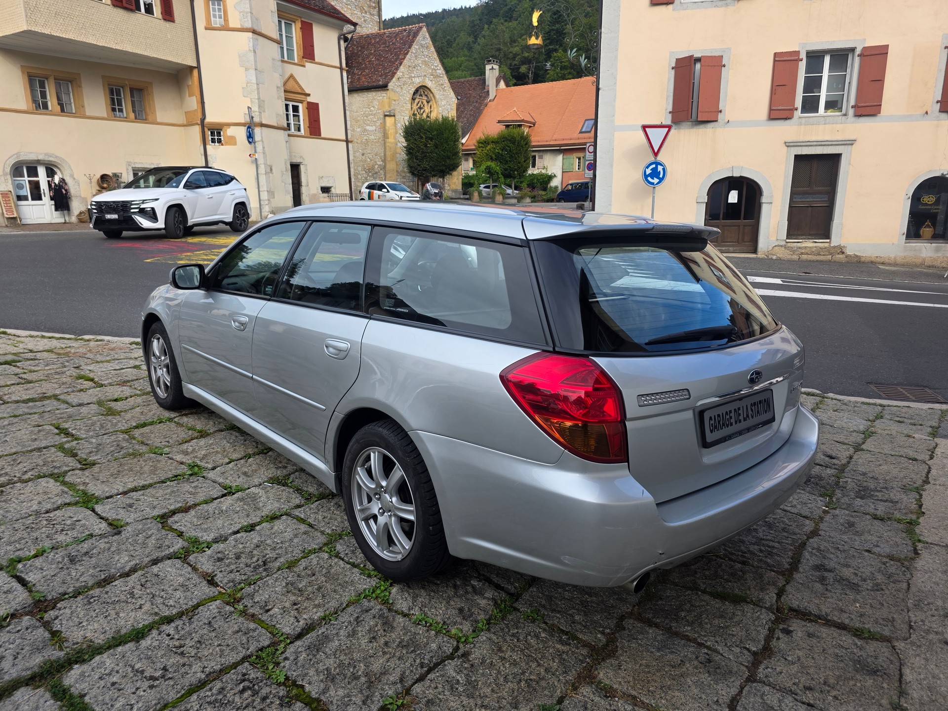 SUBARU Legacy 2.0i AWD-image-5
