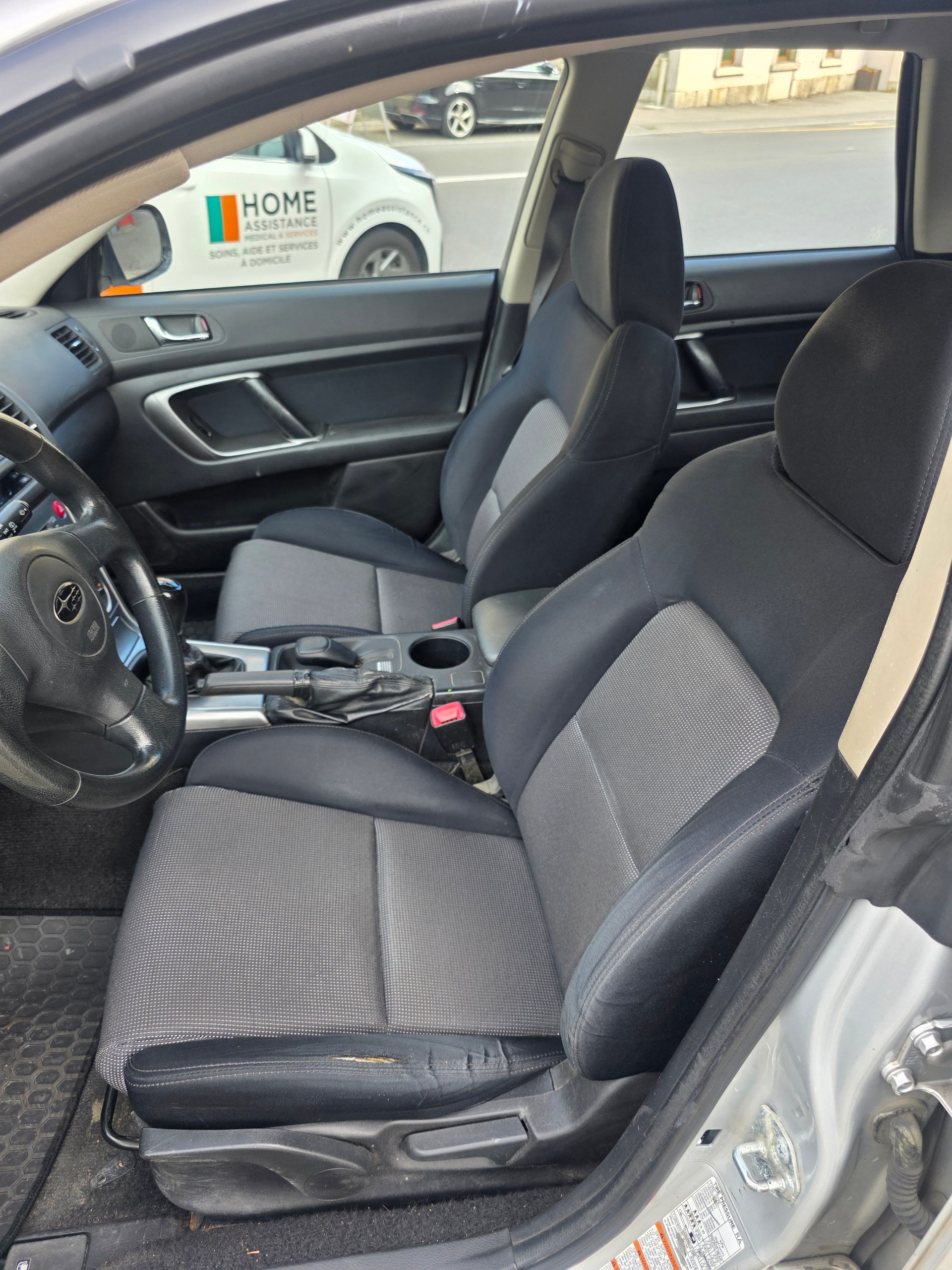 SUBARU Legacy 2.0i AWD-image-9