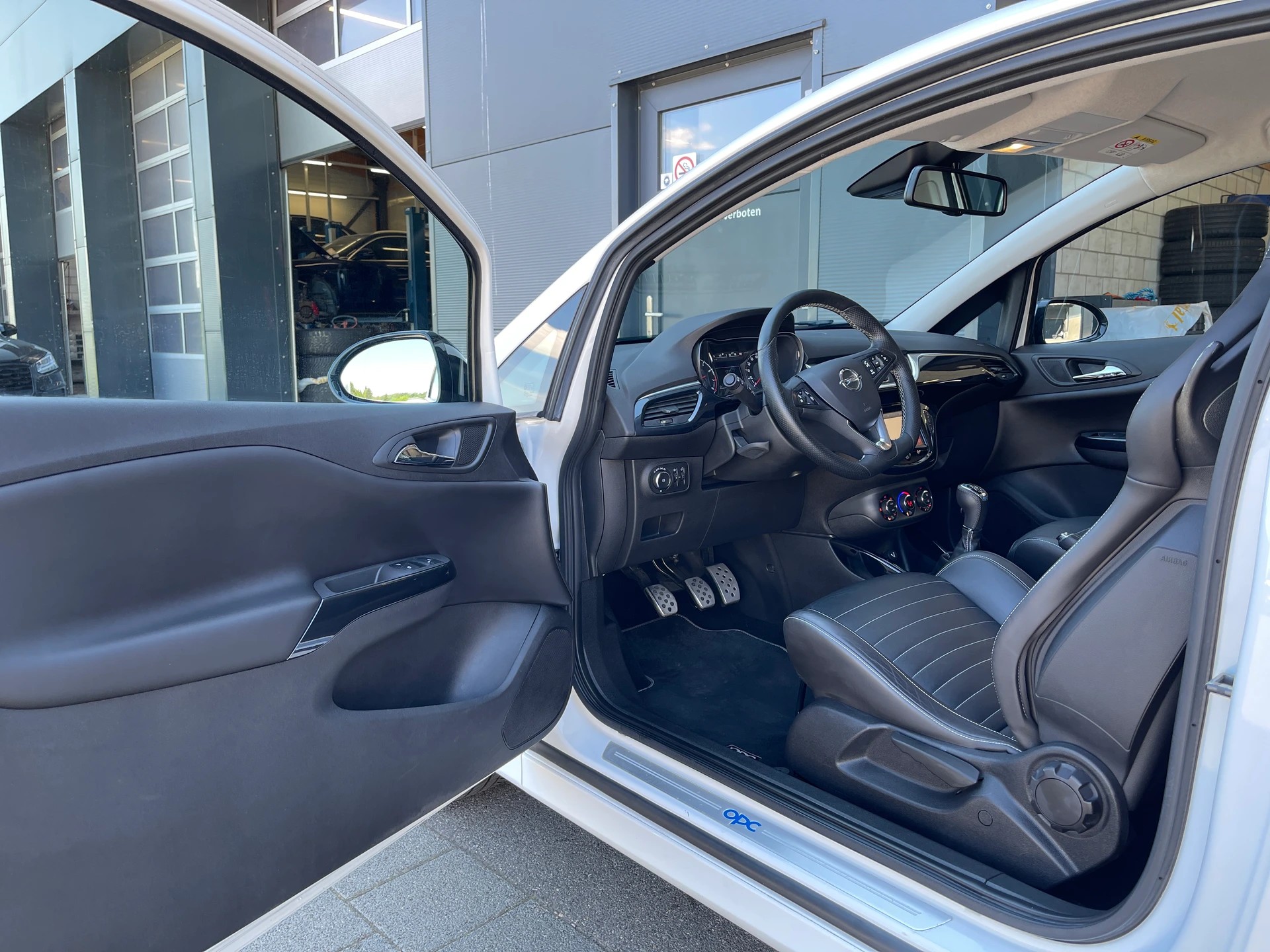 OPEL Corsa 1.6 Turbo OPC-image-6
