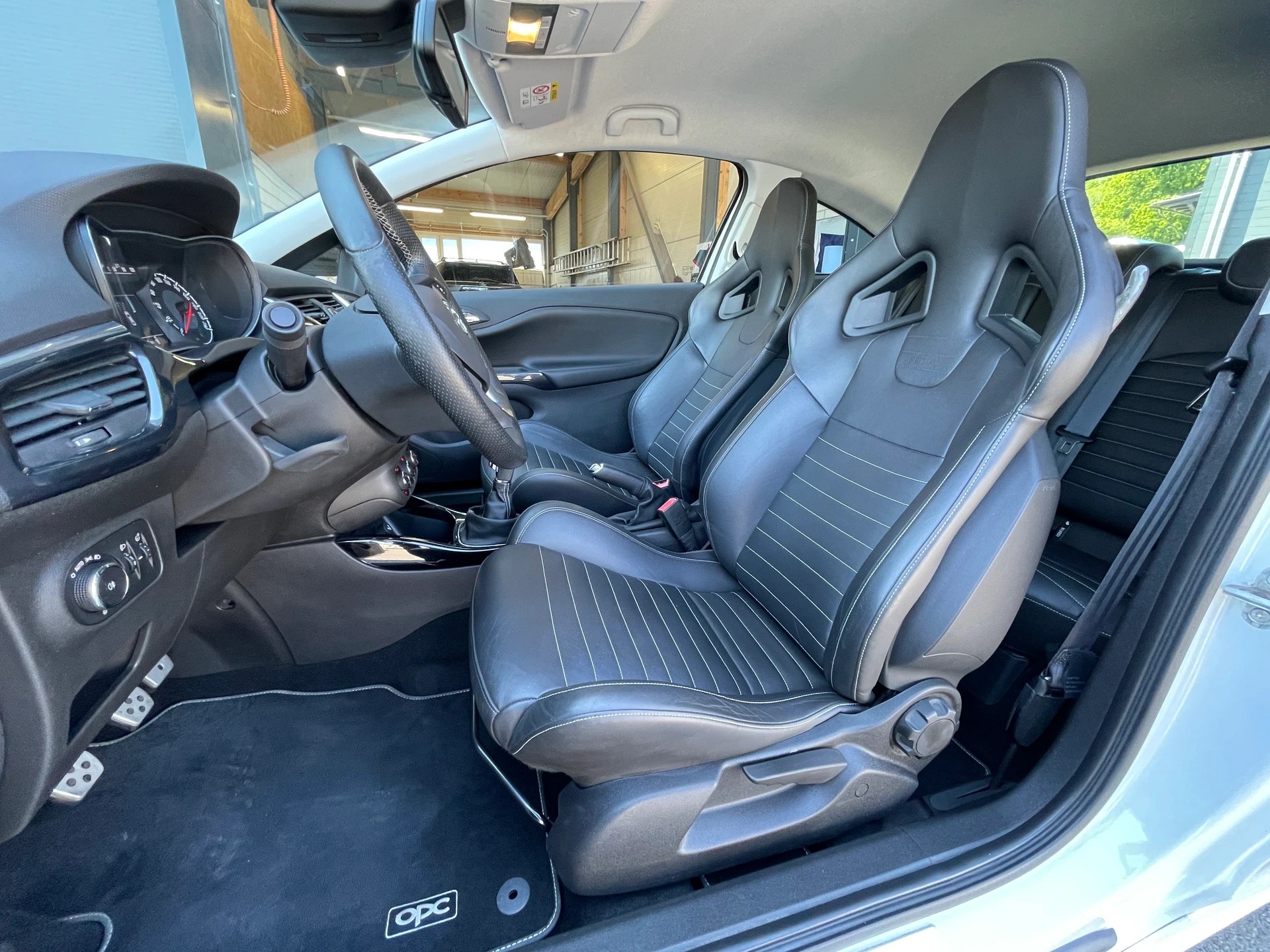 OPEL Corsa 1.6 Turbo OPC-image-12