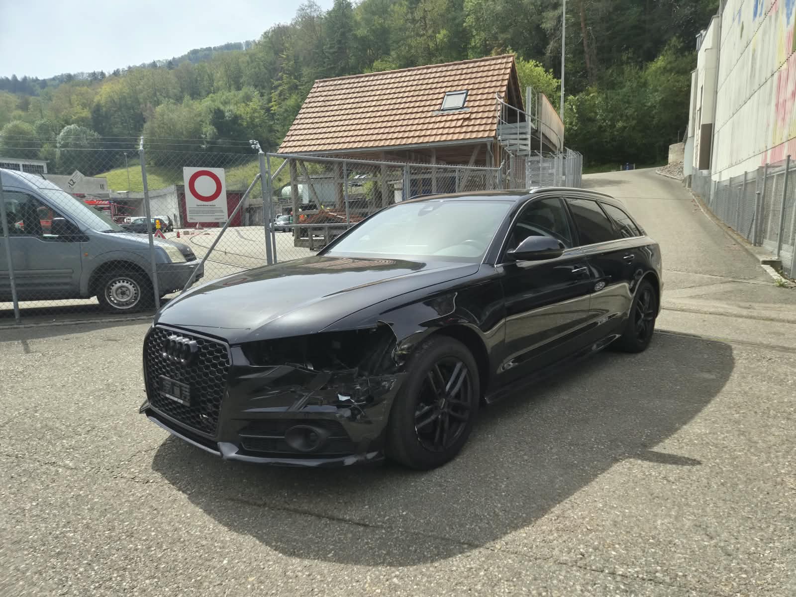 AUDI A6 Avant 2.0 TDI Attraction S-tronic-image-2