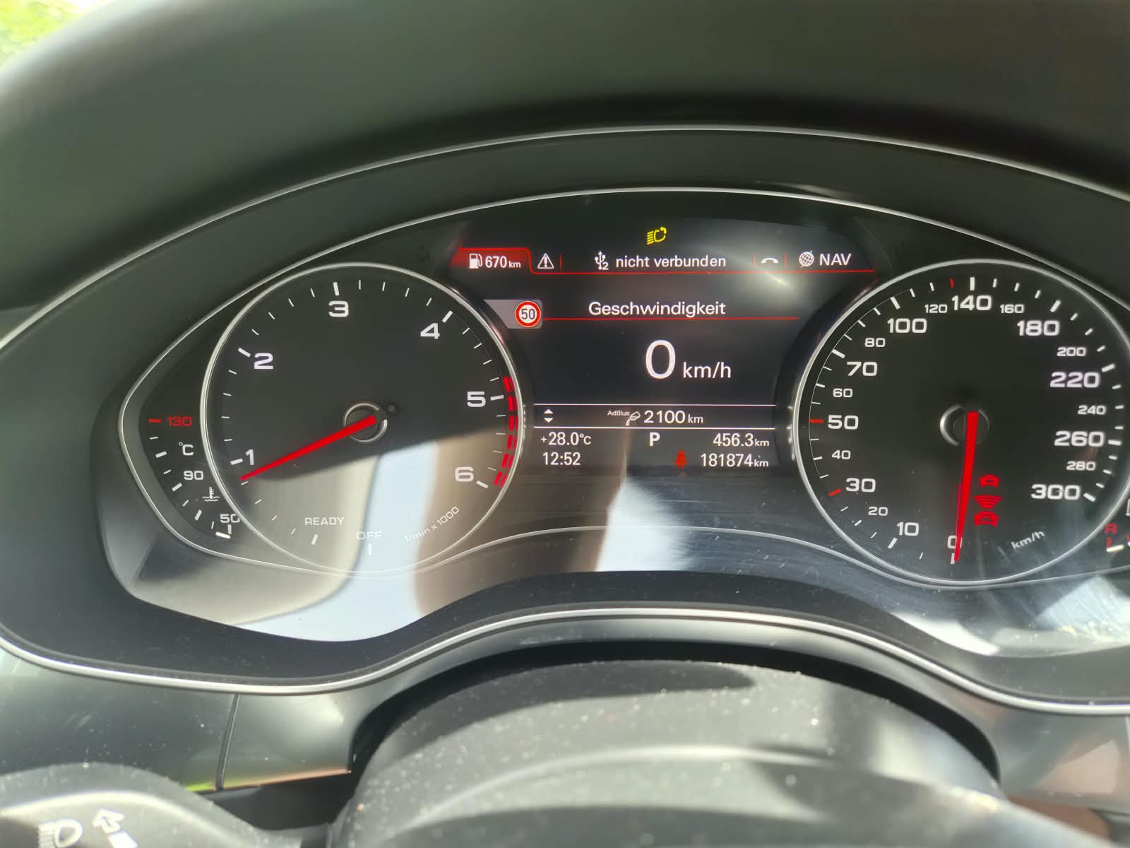AUDI A6 Avant 2.0 TDI Attraction S-tronic-image-4