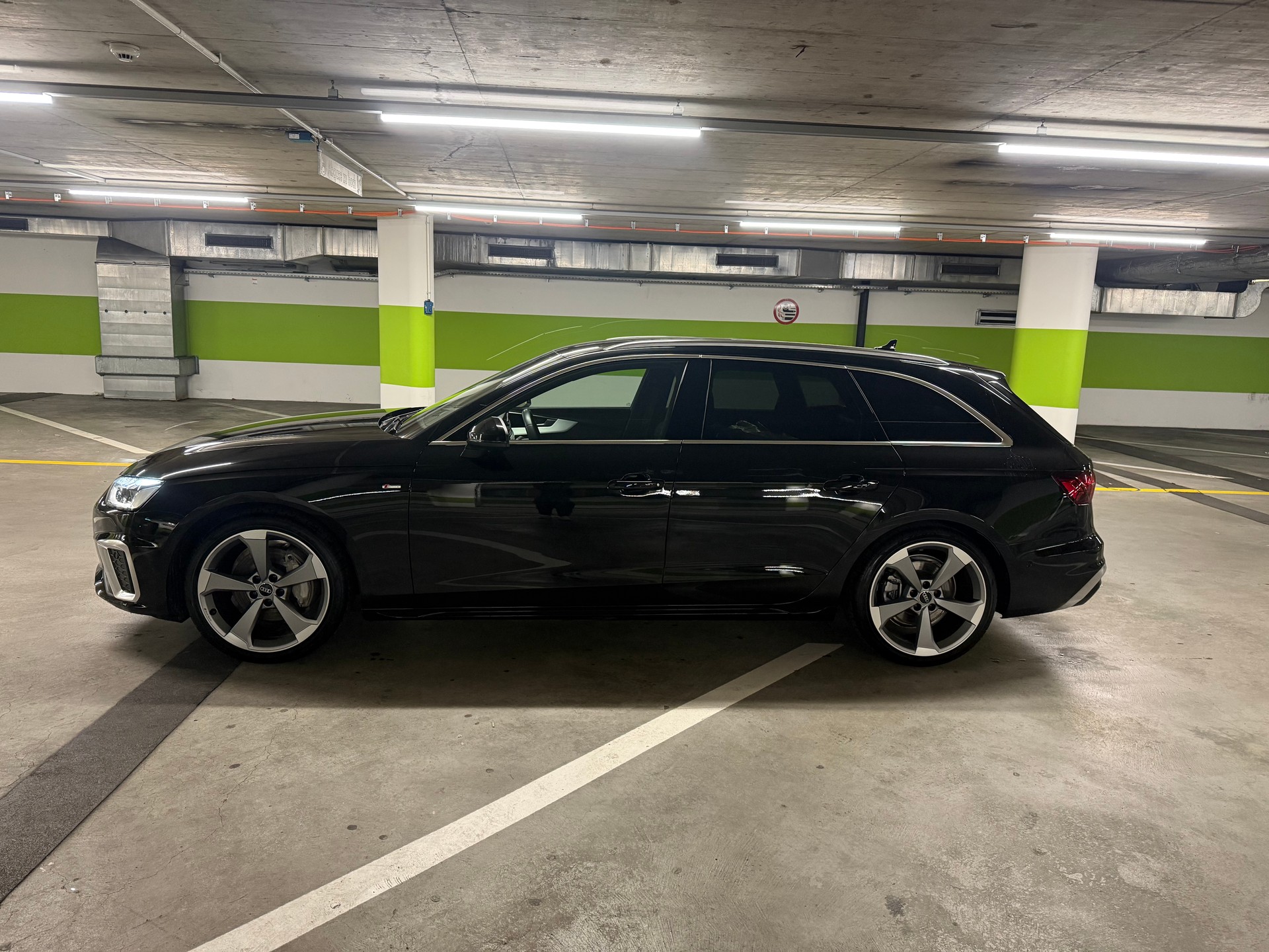 AUDI 2.0 40 TDI S Line Attraction quattro S-Tronic-image-1