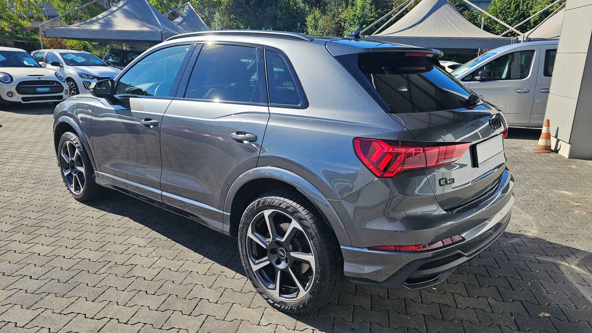 AUDI Q3 45 TFSI e S line S-tronic-image-11