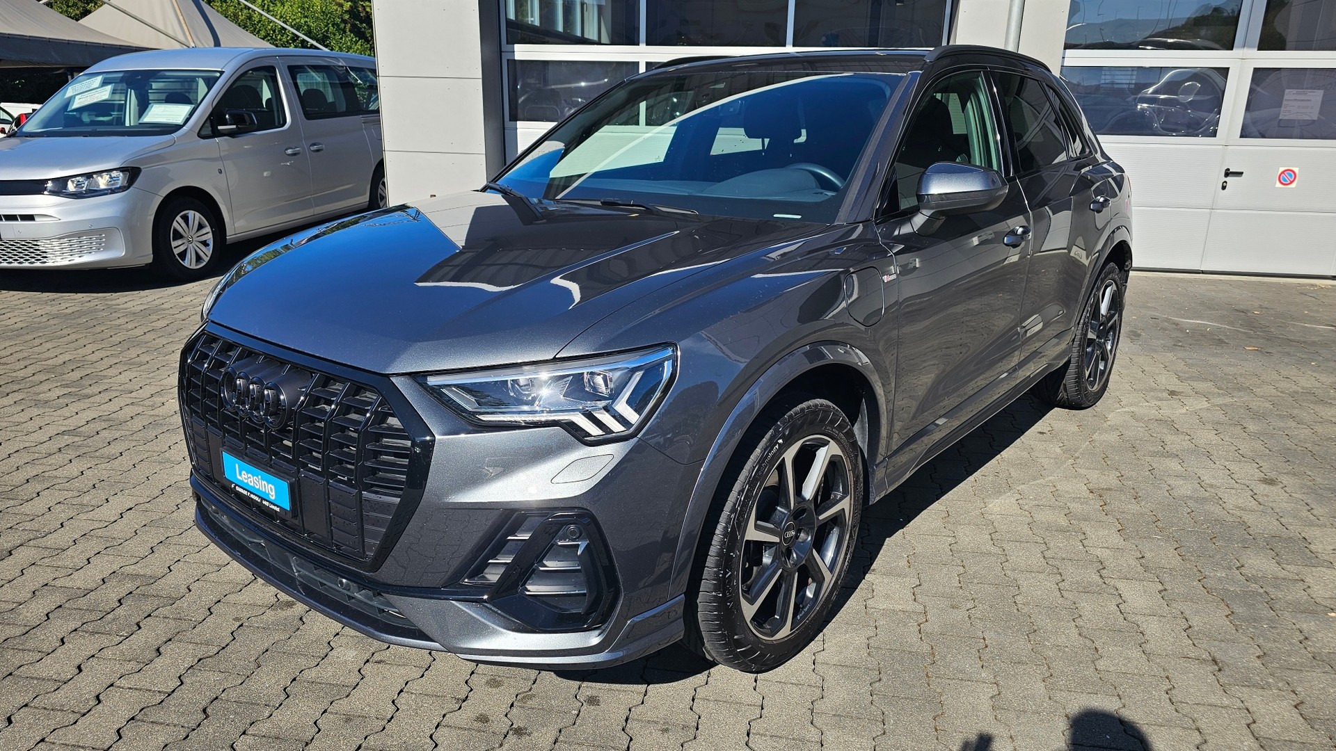 AUDI Q3 45 TFSI e S line S-tronic-image-17