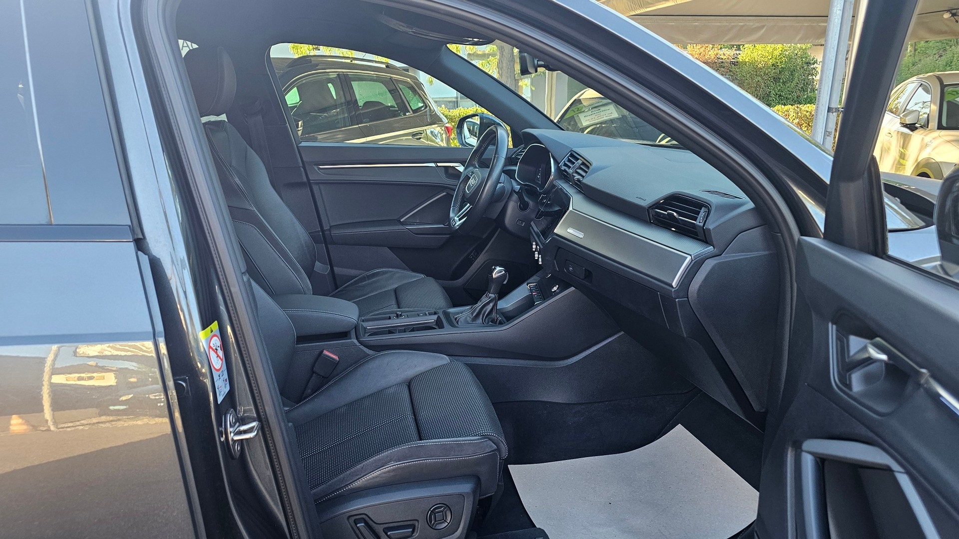 AUDI Q3 45 TFSI e S line S-tronic-image-21