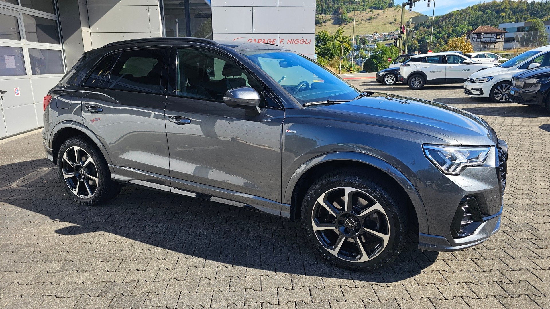 AUDI Q3 45 TFSI e S line S-tronic-image-2