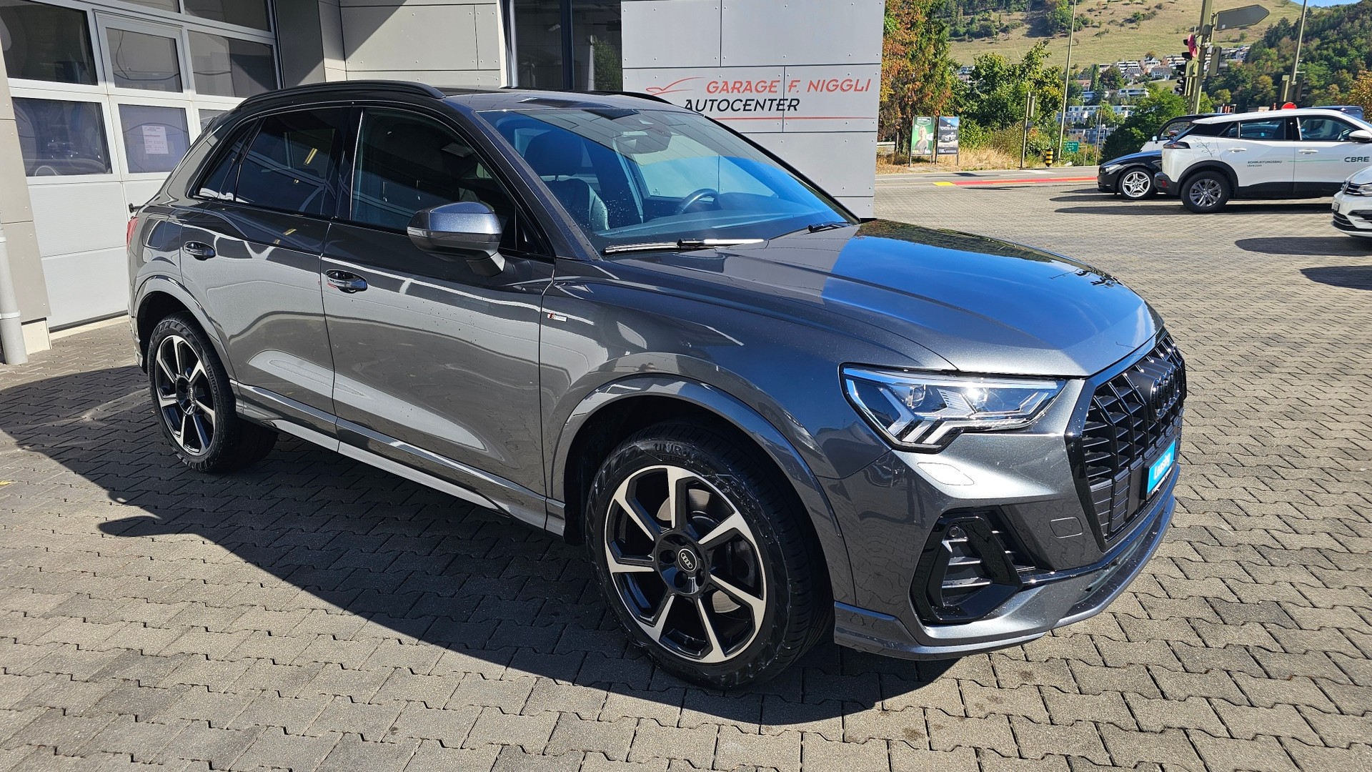 AUDI Q3 45 TFSI e S line S-tronic-image-1