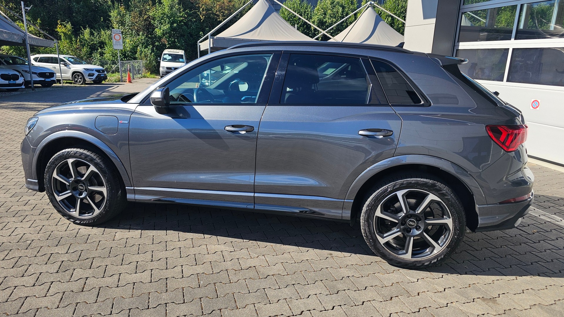 AUDI Q3 45 TFSI e S line S-tronic-image-13