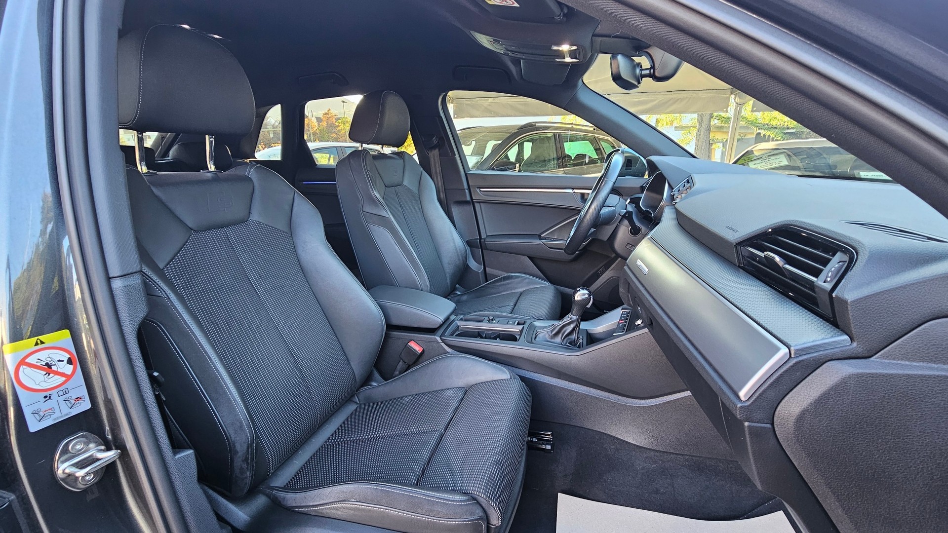 AUDI Q3 45 TFSI e S line S-tronic-image-22