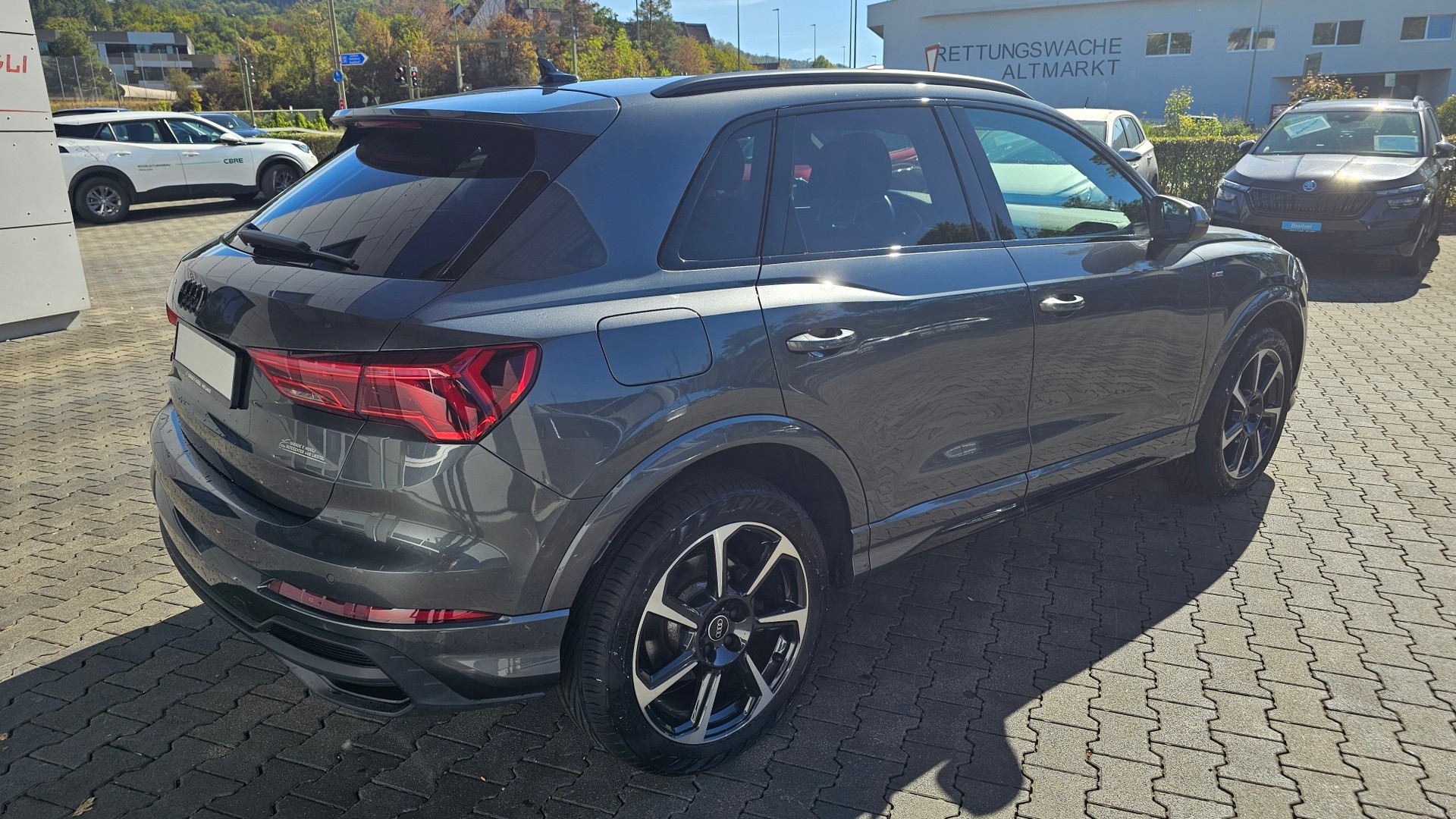 AUDI Q3 45 TFSI e S line S-tronic-image-6