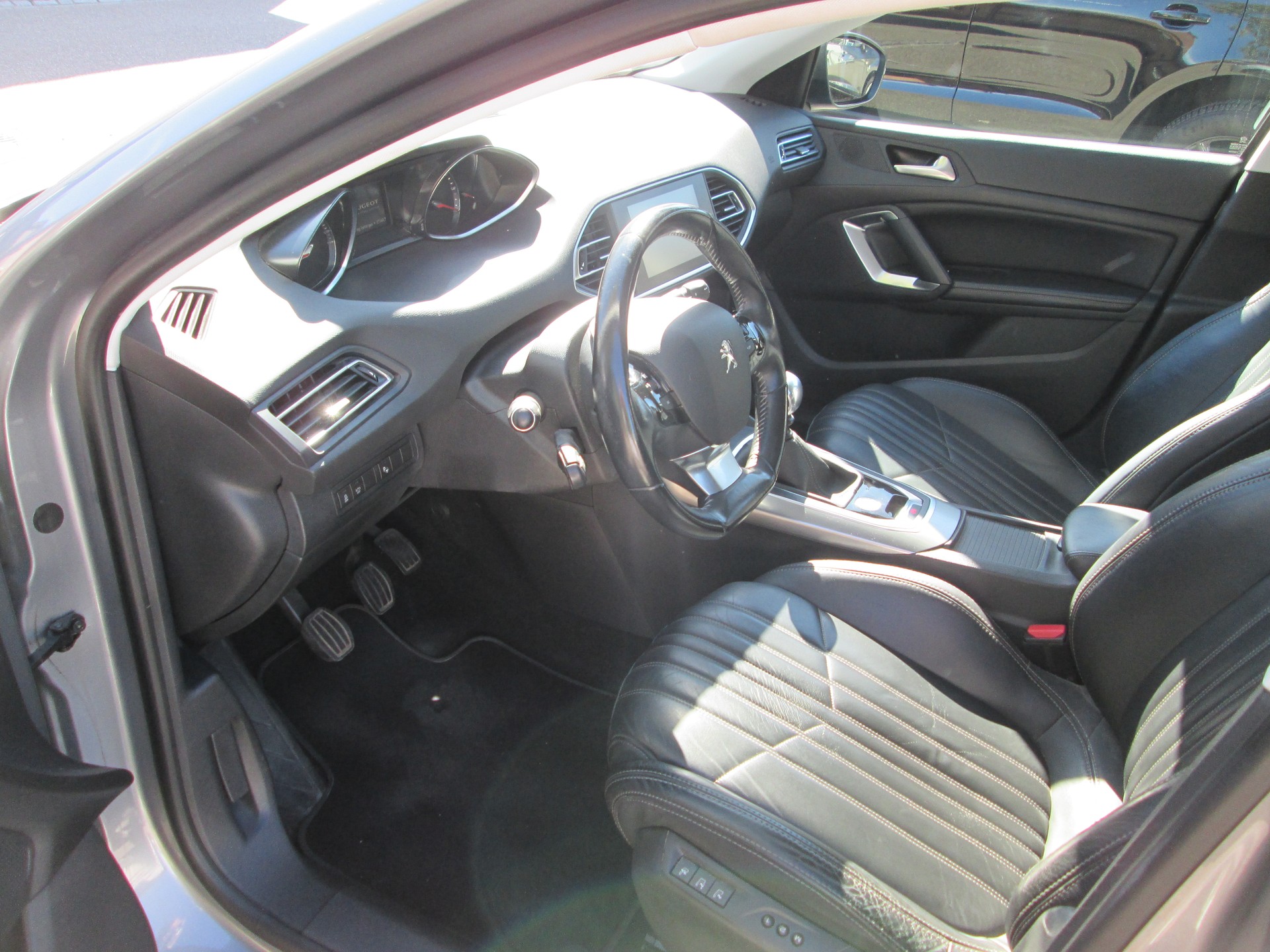PEUGEOT 308 SW 1.6 BlueHDI Allure-image-7