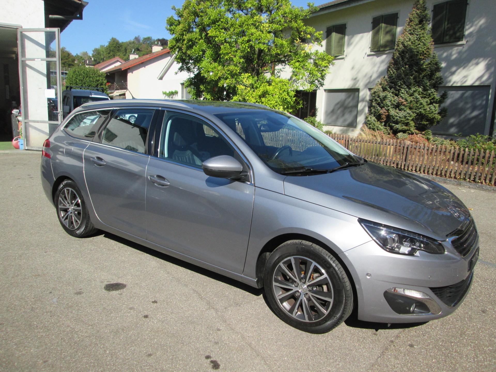 PEUGEOT 308 SW 1.6 BlueHDI Allure-image-5