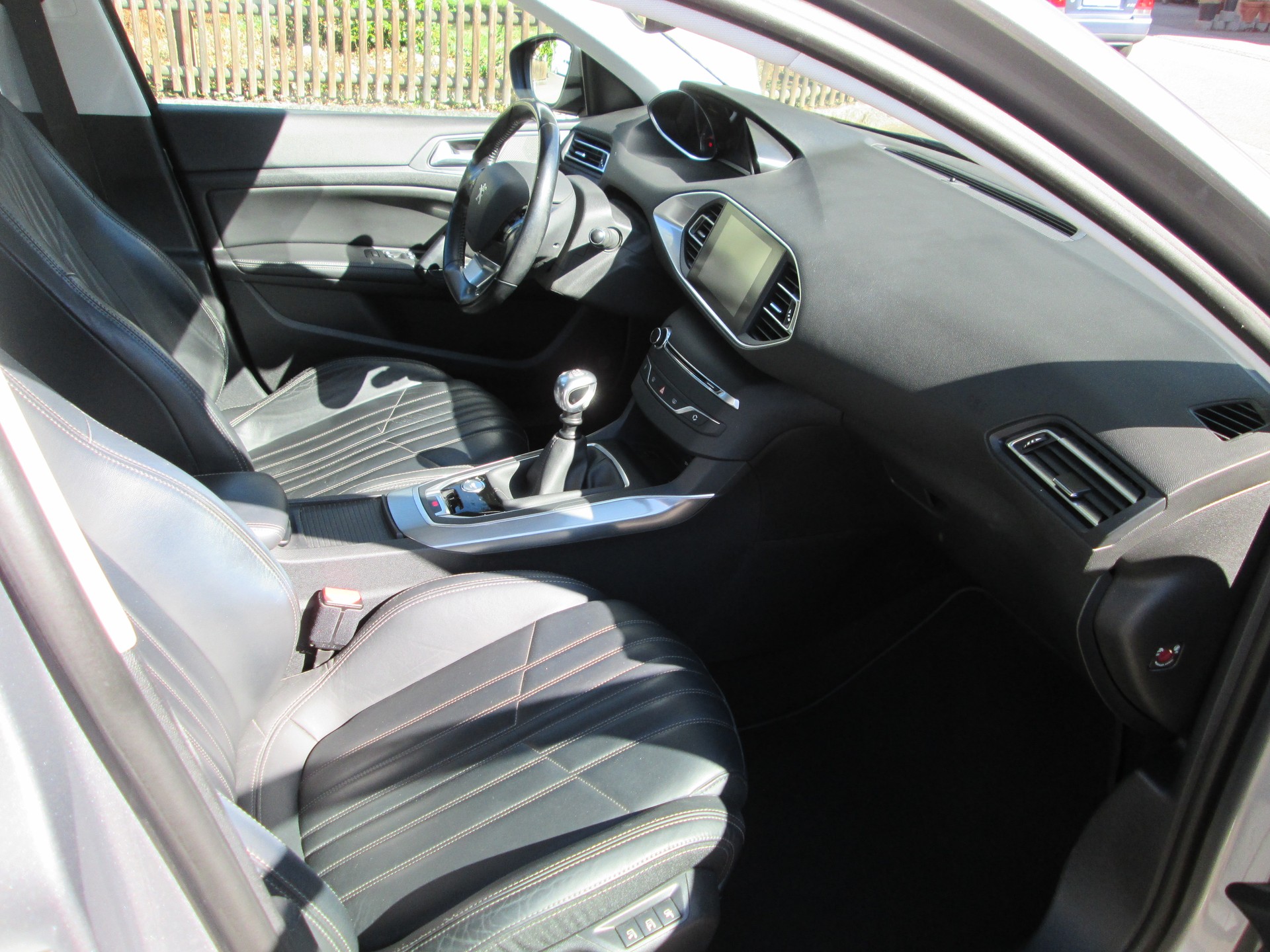 PEUGEOT 308 SW 1.6 BlueHDI Allure-image-11