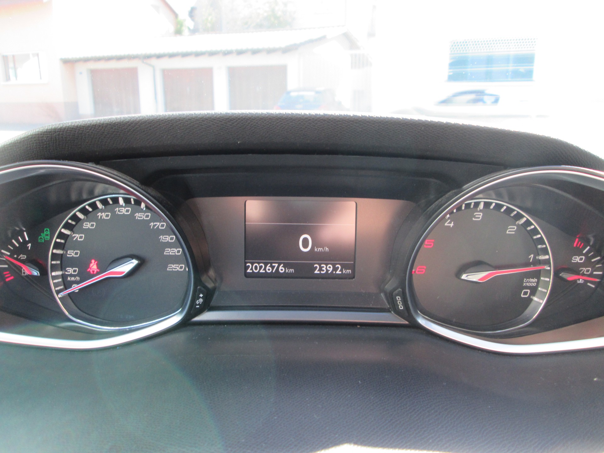 PEUGEOT 308 SW 1.6 BlueHDI Allure-image-12