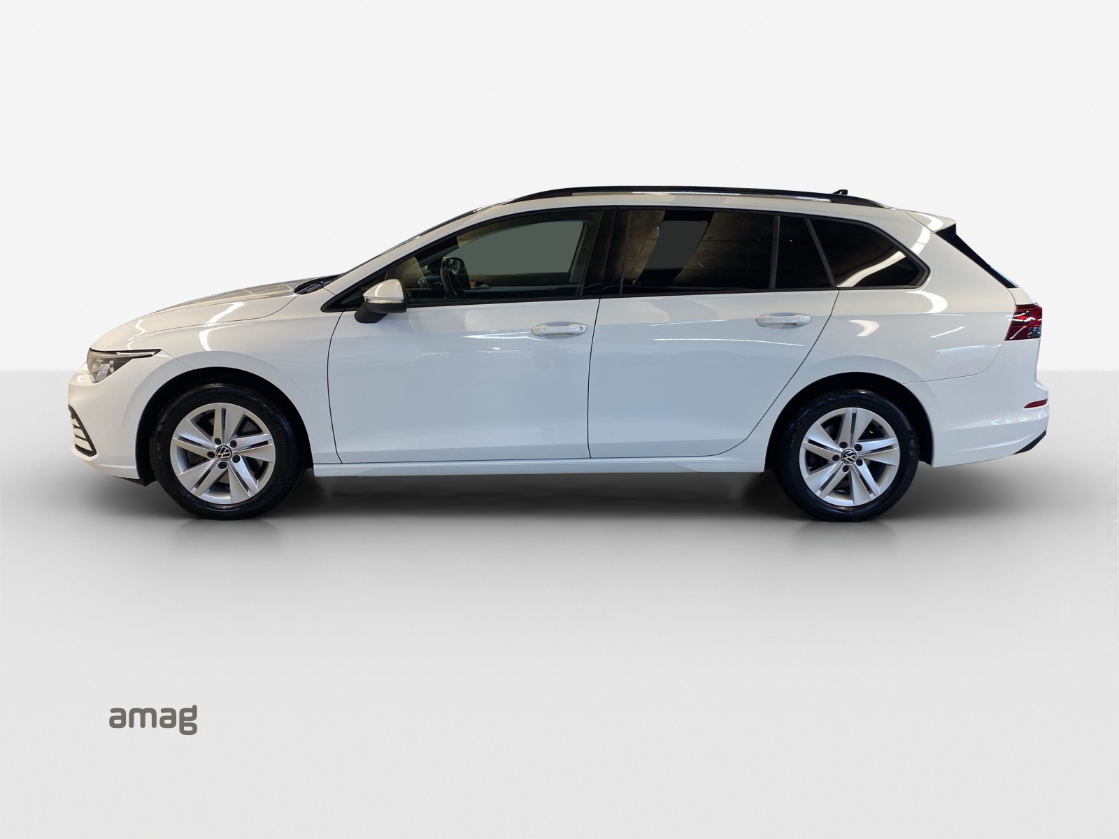 VW Golf Variant 2.0 TDI Life DSG 4Motion-image-1