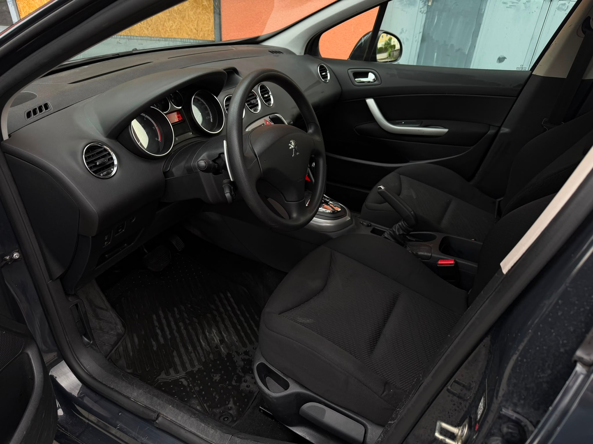PEUGEOT 308 SW 1.6 HDI Active EGS6-image-6