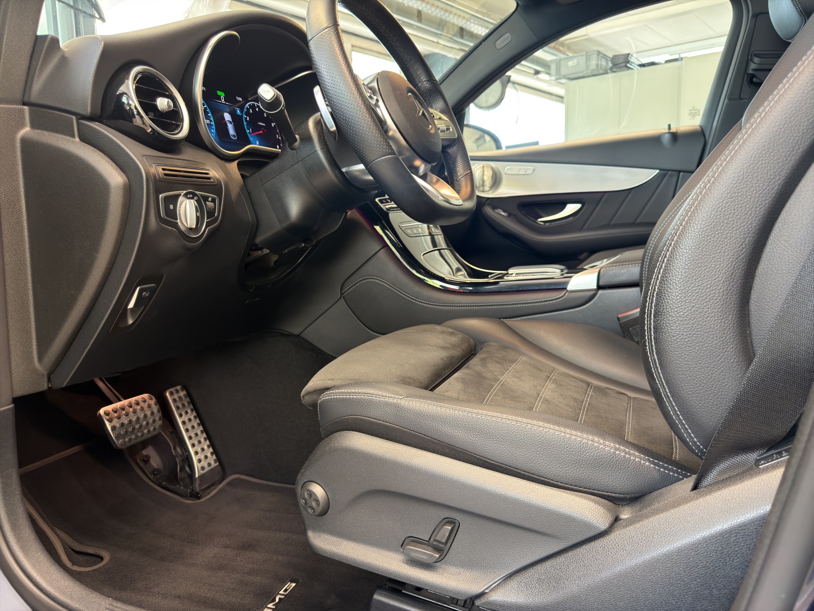 MERCEDES-BENZ GLC Coupé 300 AMG Line 4Matic 9G-Tronic-image-14