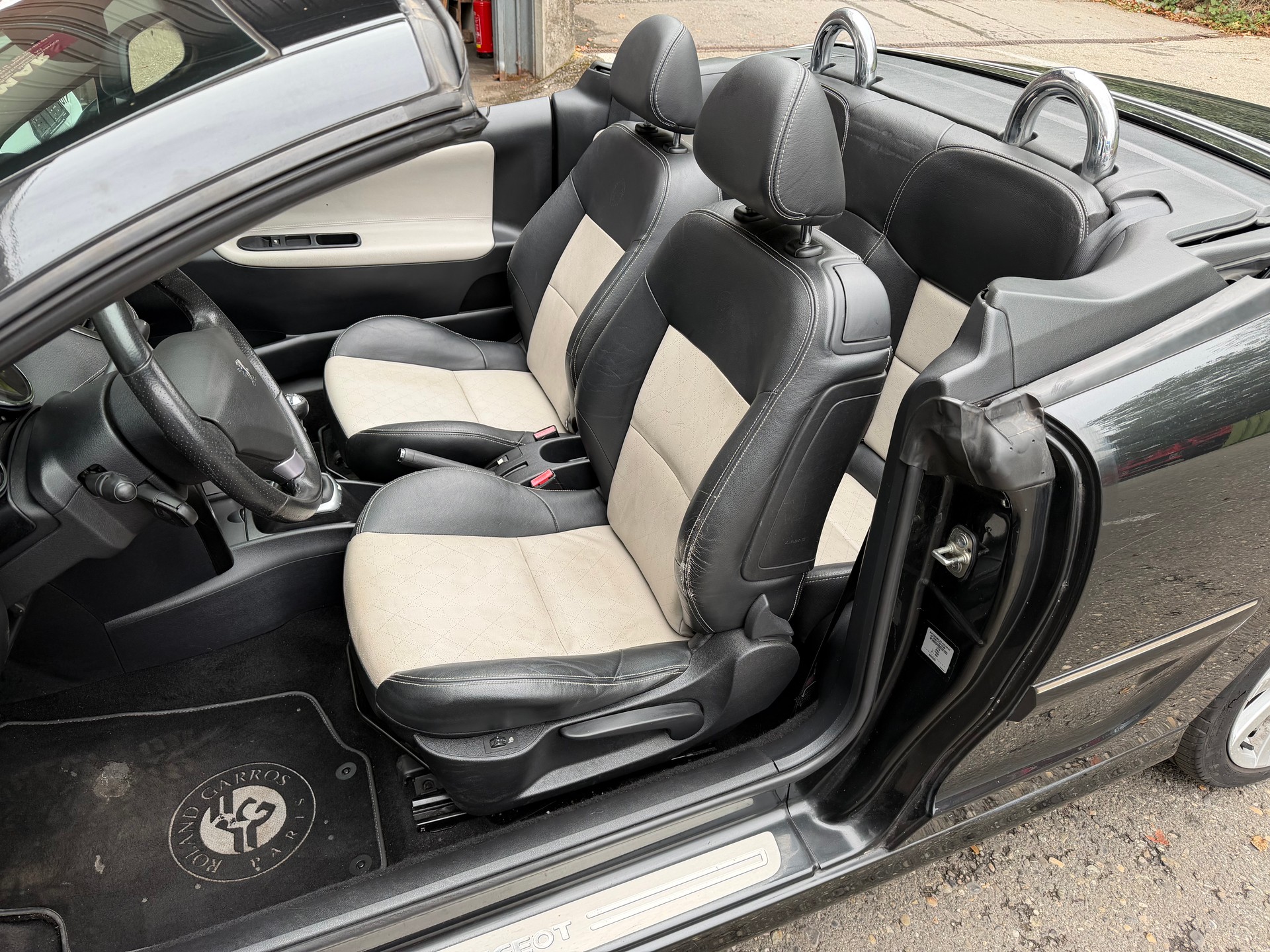 PEUGEOT 207 CC 1.6 16V Turbo Roland Garros-image-6