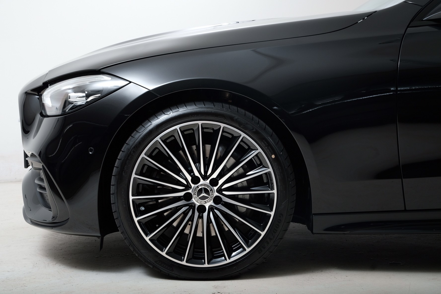MERCEDES-BENZ C 220 d Swiss Star AMG Line 4matic S206-image-2