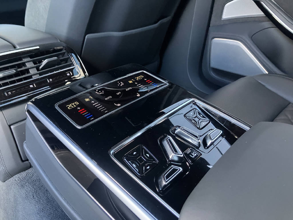 AUDI A8 3.0 55 TFSI quattro T-Tronic-image-21
