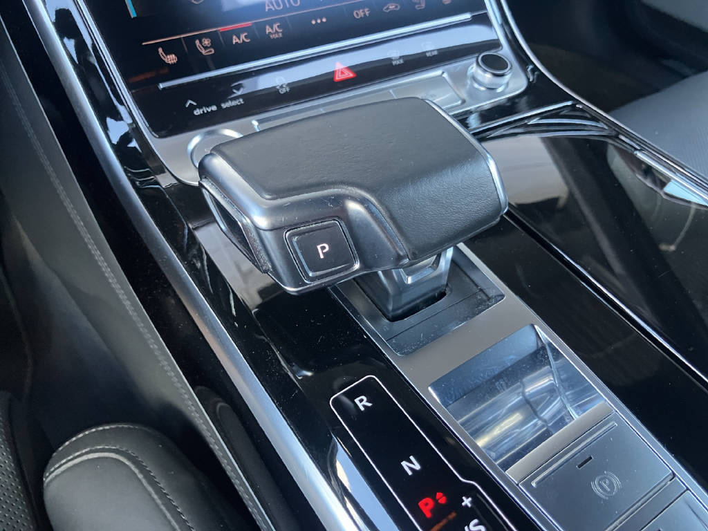 AUDI A8 3.0 55 TFSI quattro T-Tronic-image-15
