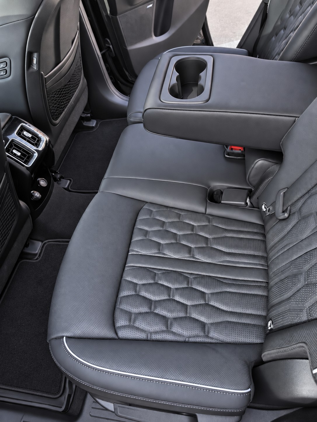 KIA 1.6 T-GDi Hybrid Style-image-3